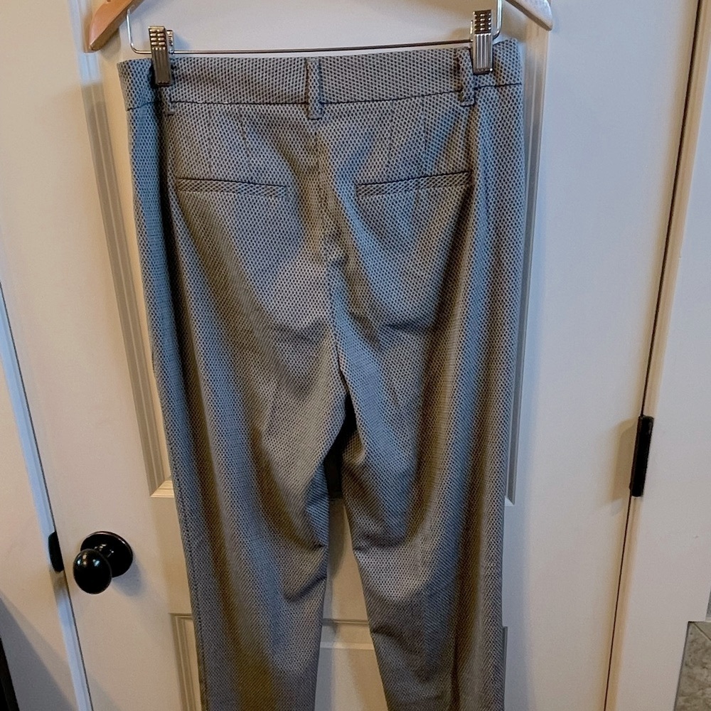 WHBM Slim Ankle Pant in 4L (long) - Picture 5 of 5